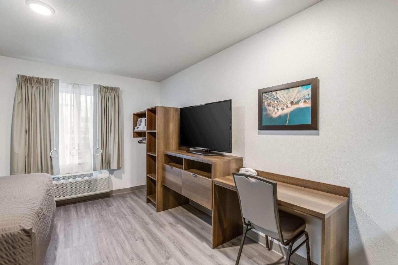 Woodspring Suites Detroit Farmington Hills Zewnętrze zdjęcie