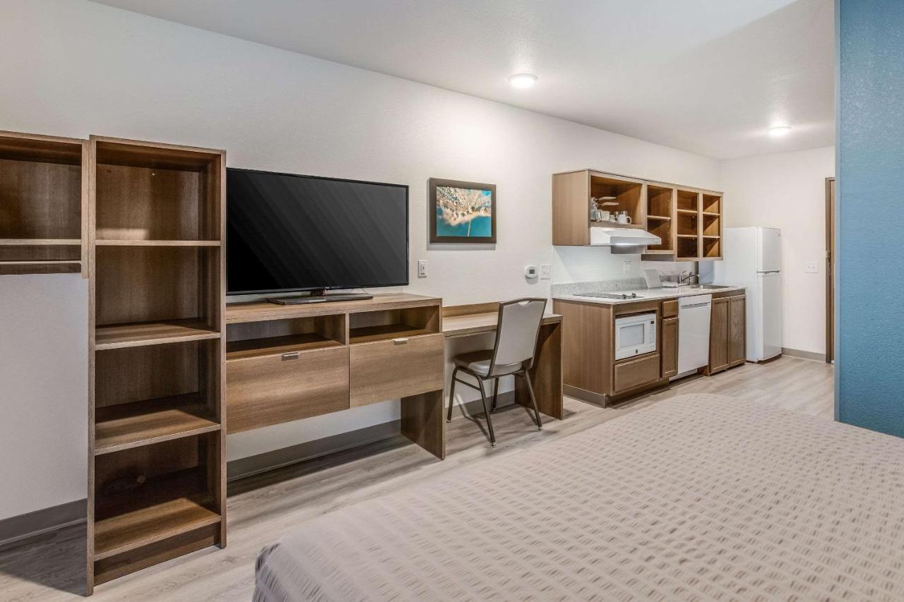Woodspring Suites Detroit Farmington Hills Zewnętrze zdjęcie