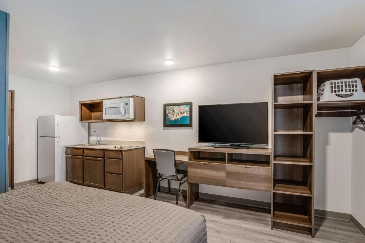 Woodspring Suites Detroit Farmington Hills Zewnętrze zdjęcie