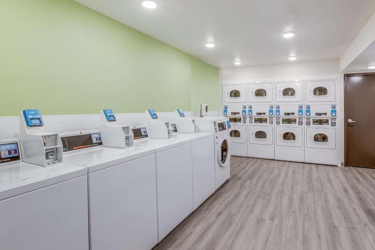 Woodspring Suites Detroit Farmington Hills Zewnętrze zdjęcie
